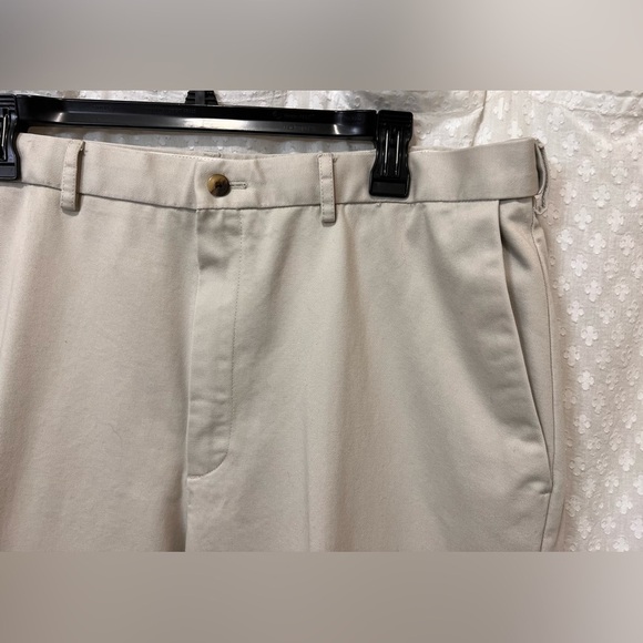 Haggar Premium No Iron Khaki Classic Fit Flat Front 38x32 - Picture 3 of 11